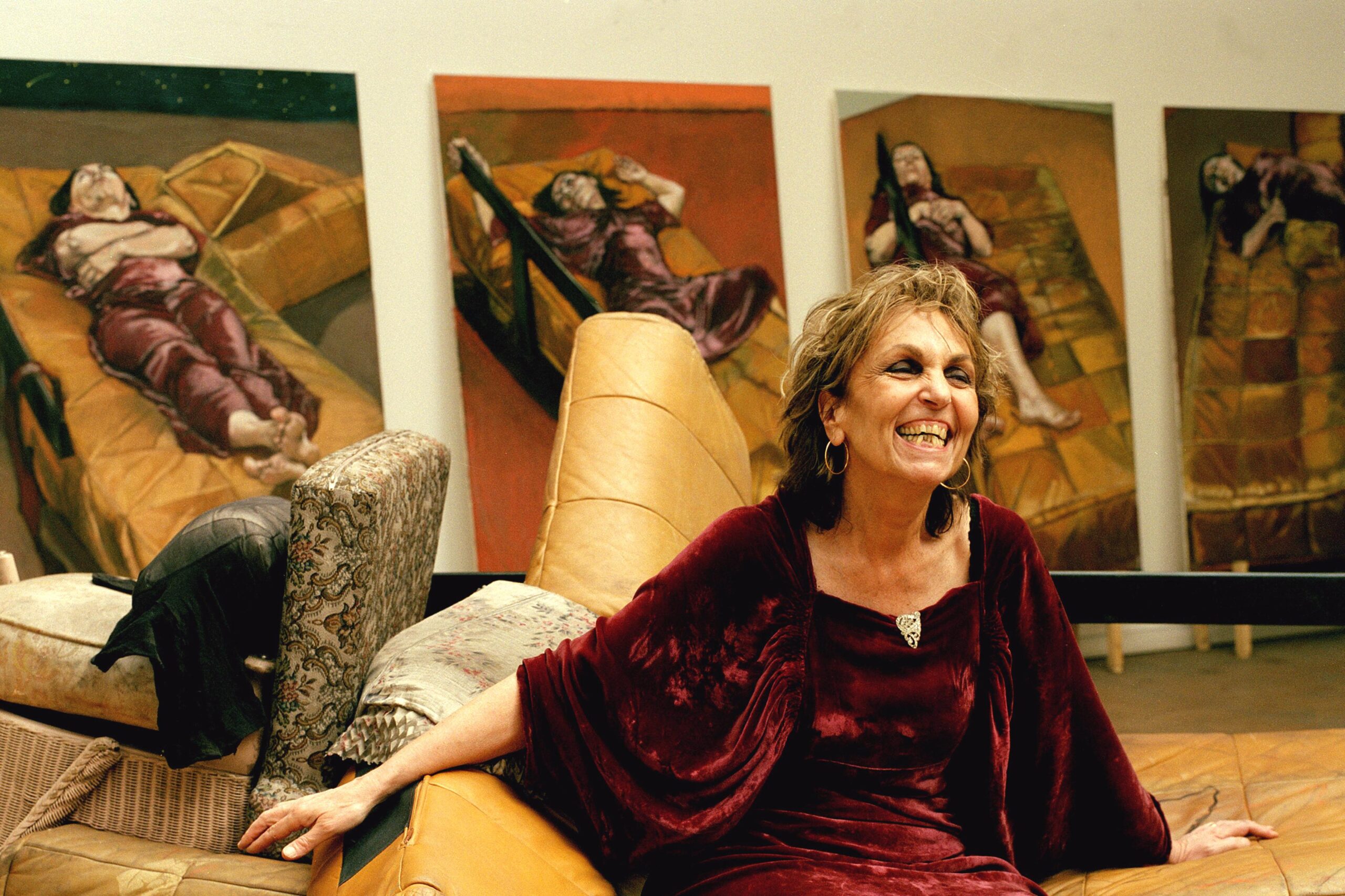 Sergi var gezersen, tiyatro var izlersen 