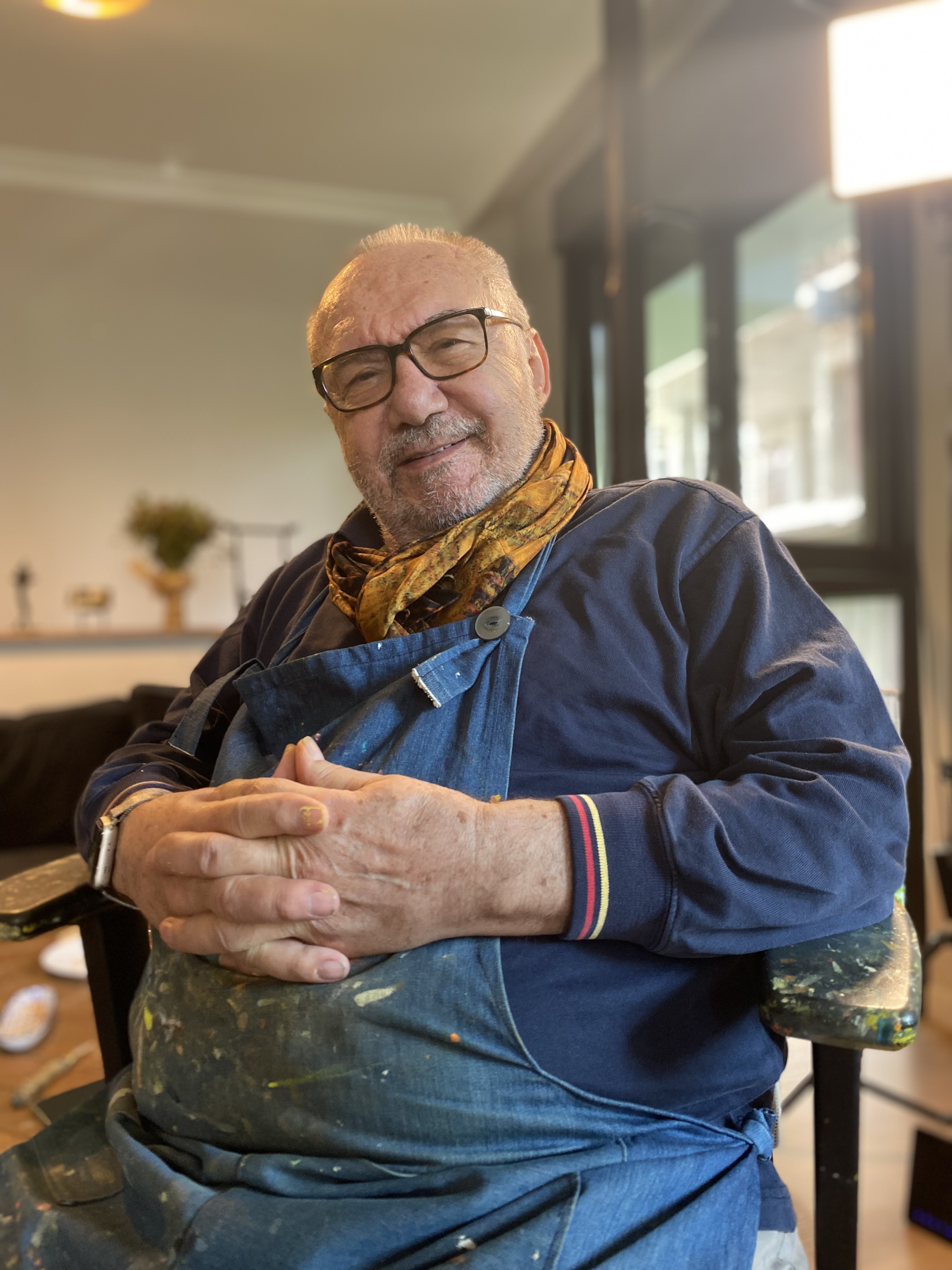 Tuvalinde seyahate çıkan ressam: Yalçın Gökçebağ