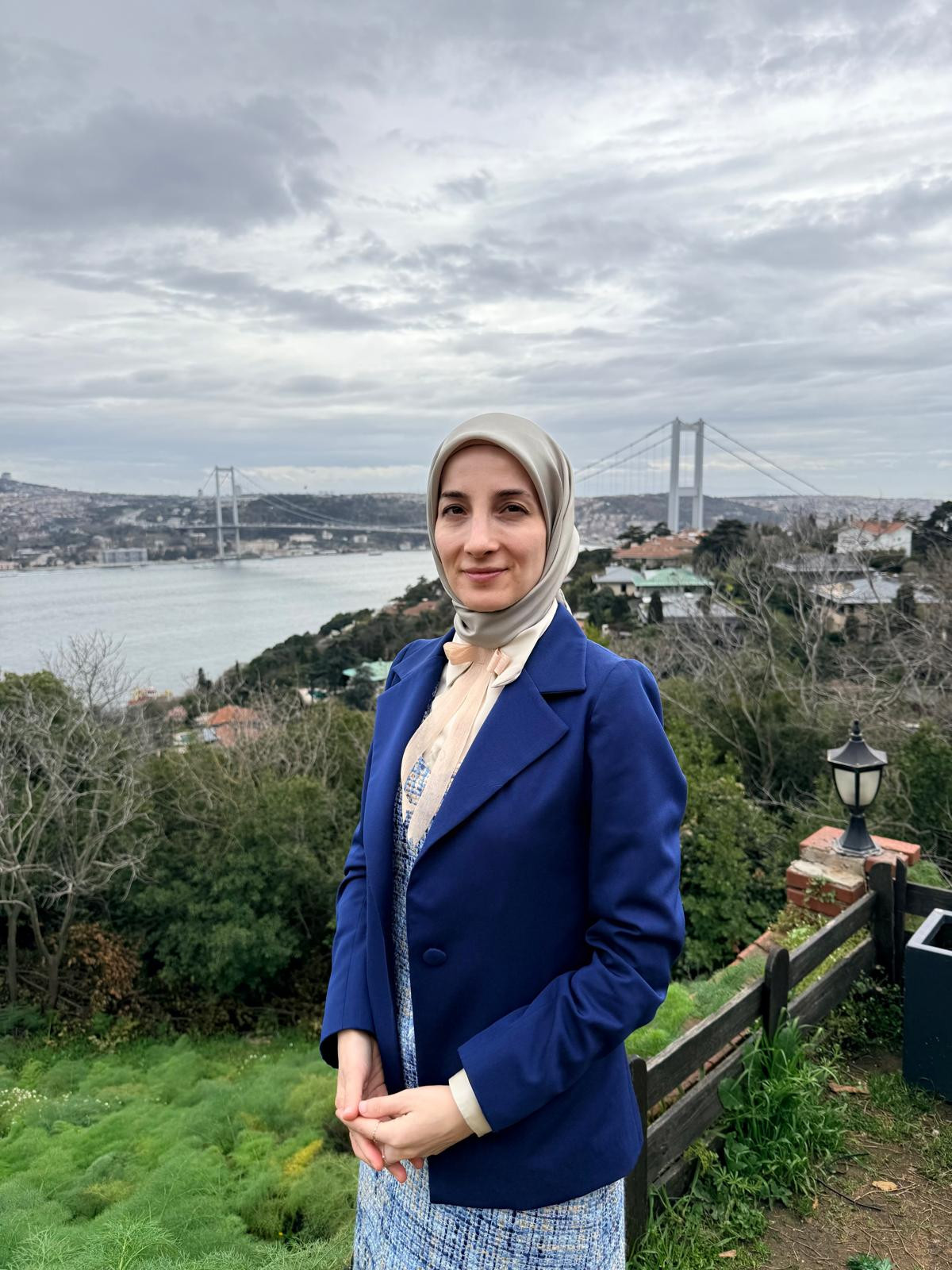 Masallara yönelmek onun aklına geldi